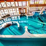 Boni Csaladi Wellness מלון זלקרוס