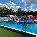Boni Csaladi Wellness 3* זלקרוס