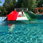 Boni Csaladi Wellness מלון זלקרוס