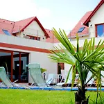 Boni Csaladi Wellness מלון זלקרוס