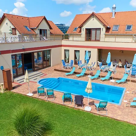 Boni Csaladi Wellness 3*