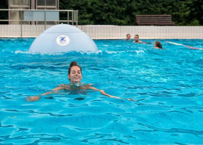 Boni Csaladi Wellness 3* זלקרוס